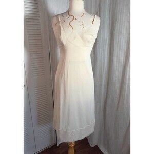 Vanity Fair Nightgown Size 34 (S/M) Vintage 80's Cottagecore Prairie Girl